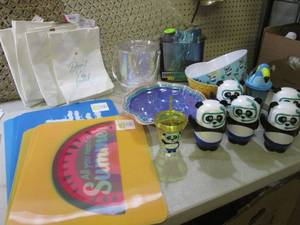 lot 124 image: (RM2) Lot of Misc Contigo Container...