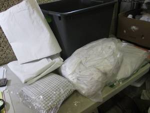 lot 130 image: (EW5) Tote of Assorted Bedding Wind...