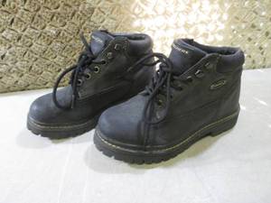 lot 147 image: (CSB) Pair of Ldies Sketchers Boots...