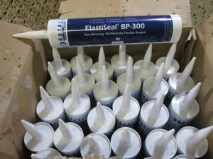 lot 158 image: (EC2) Case of 30 Tubes Royal Elasti...