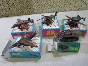 lot 174 image: (EC1) Diecast Miniature Planes Tank...