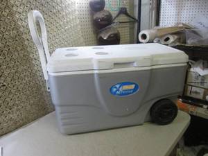 lot 175 image: (RMT) Coleman Extreme Cooler ...