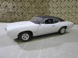 lot 195 image: (FS) Diecast 1968 Pontiac GTO 8 12...