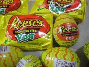 lot 245 image: (B-2) Mix of 24 Reeses Peanut Butte...