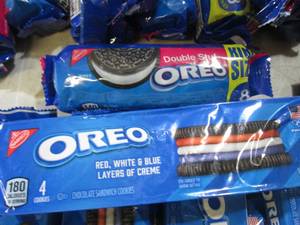 lot 270 image: (C-1) Assorted Oreo Cookies Past Da...