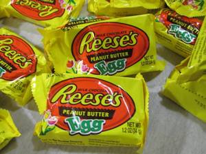 lot 294 image: (C-1) 24 Reeses Peanut Butter Eggs ...