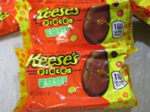 lot 298 image: (B-4) 24 Reeses Pieces Eggs Best by...