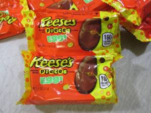 lot 299 image: (B-4) 24 Reeses Pieces Eggs Best by...