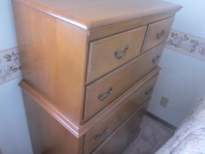 lot 12 image: Americana Dresser