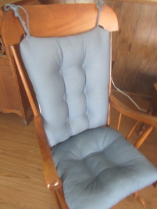 lot 19 image: Spindle Back Rocker
