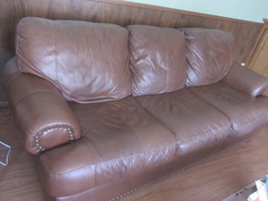 lot 7 image: Leather Sofa