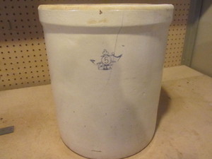 lot 27 image: Crown #5 Crock
