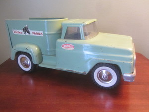 lot 51 image: Tonka Farms Truck