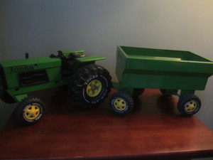 lot 56 image: Tonka Tractor & Wagon