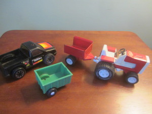 lot 57 image: Tonka Lawn Tractor, Small Truck