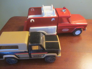 lot 58 image: Tonka Fire Hose Truck