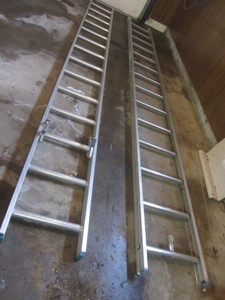 lot 5 image: Keller Extension Ladder
