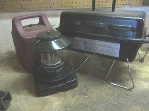 lot 64 image: Coleman Lantern, Char Broil Grill