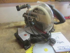 lot 70 image: Compound Miter Saw