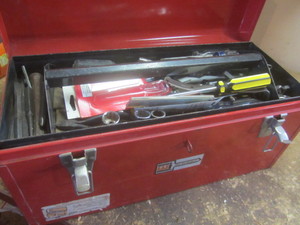 lot 74 image: Tools & Toolchest