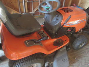 lot 1 image: Husqvarna Tractor, Deck, Bagger