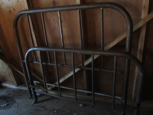 lot 83 image: Metal Tube Bed Frame