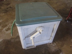 lot 88 image: Suncast Hose Reel Box