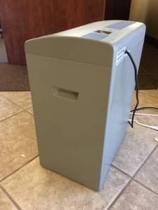 lot 18 image: Tech Solution TS-8000 Cross-Cut Shredder - Great Working Condition