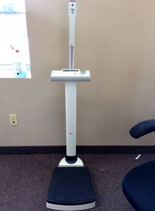 lot 25 image: MSRP $600 Seca 703 Wireless Transmission Digital 660lb Bariatric Column Scale WHeight Rod & BMI Function Excellent & Working Great For Shipping Packages Too