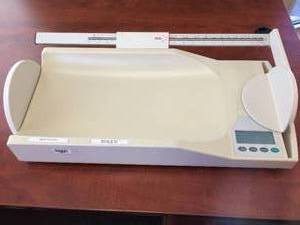 lot 26 image: MSRP $600 Seca Wireless Mobile Digital Baby Pediatric Scale 334 with Extra-Large Weighing Tray, Breast-Milk-Intake-Function, Infant Measuring Rod, Hand and Foot Positioner - Great Working Condition 44lb Capacity - Great For DogCat BreedersGroomers Too