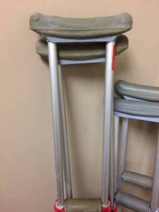 lot 66 image: Lot Of 2 Aluminum Crutches 