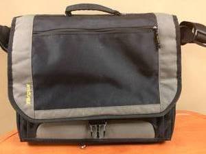 lot 34 image: High Quality & Style Targus - CityGear Miami Messenger Laptop Case - Black Gray - Great Condition
