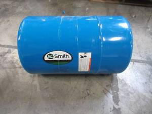 lot 218 image: A.O. Smith 20-Gallon Horizontal Pressure Tank LPT20H
