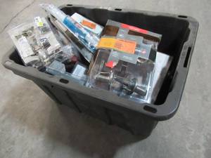 lot 605 image: WHOLESALE MIXED BIN OF MISCELLANEOUS DOOR KNOBS AND OTHER DOOR HARDWARE