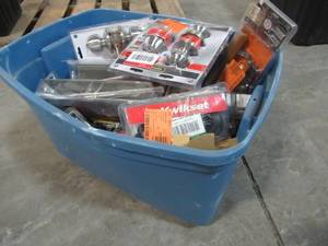 lot 606 image: WHOLESALE MIXED BIN OF MISCELLANEOUS DOOR KNOBS AND OTHER DOOR HARDWARE