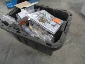 lot 607 image: WHOLESALE MIXED BIN OF MISCELLANEOUS DOOR KNOBS AND OTHER DOOR HARDWARE