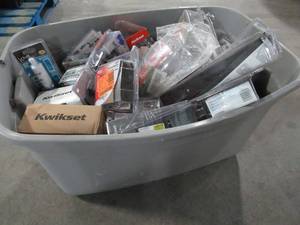 lot 608 image: WHOLESALE MIXED BIN OF MISCELLANEOUS DOOR KNOBS AND OTHER DOOR HARDWARE