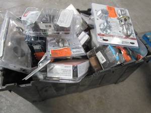 lot 609 image: WHOLESALE MIXED BIN OF MISCELLANEOUS DOOR KNOBS AND OTHER DOOR HARDWARE