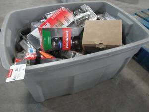 lot 610 image: WHOLESALE MIXED BIN OF MISCELLANEOUS DOOR KNOBS AND OTHER DOOR HARDWARE
