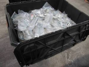 lot 620 image: WHOLESALE MIXED BIN OF MISCELLANEOUS CABINET & DRESSER DRAWERDOOR PULLS