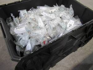 lot 621 image: WHOLESALE MIXED BIN OF MISCELLANEOUS CABINET & DRESSER DRAWERDOOR PULLS