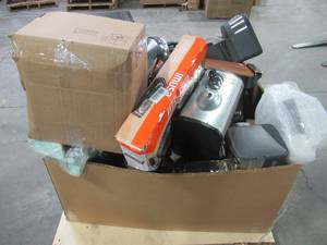 lot 344 image: WHOLESALE MIXED PALLET OF MISCELLANEOUS KITCHEN COUNTER APPLIANCES, COOKWARE AND MORE