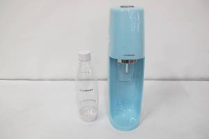 lot 8 image: SodaStream Fizzi Sparkling Water Maker
