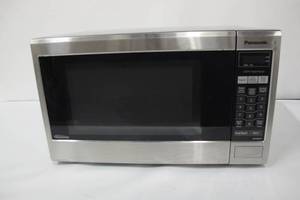 lot 57 image: Panasonic 1.2 cu. ft. Microwave Oven