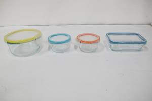 lot 60 image: Set of 5 Snapware Glass Containers With Lids