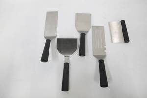 lot 61 image: Cuisinart 5-Piece Grill and Griddle Spatula Set