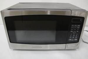lot 98 image: Insignia - 0.9 Cu. Ft. Compact Microwave - Stainless steel