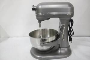 lot 107 image: KitchenAid - KitchenAid Pro 5 Plus 5 Quart Bowl-Lift Stand Mixer - Silver