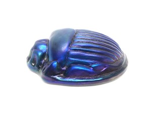 lot 38 image: Beautiful Vintage Carnival Glass Scarab Paperweight