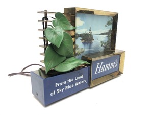 lot 44 image: Working Vintage HAMMS Lighted Cash Register Beer Sign